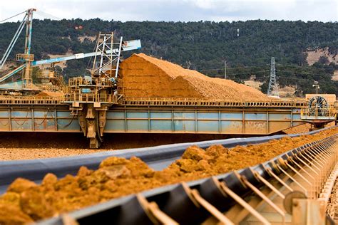  Bauxite: Unlocking Aluminum Potential for Sustainable Infrastructure and Innovative Manufacturing!