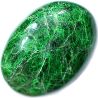 Jadeite: A Gemstone Forged by Tectonic Fury!